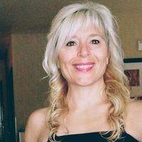 Extreme Essentials by Lisa Smith logo